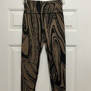 Elegant Black and Brown Patterned Leggings